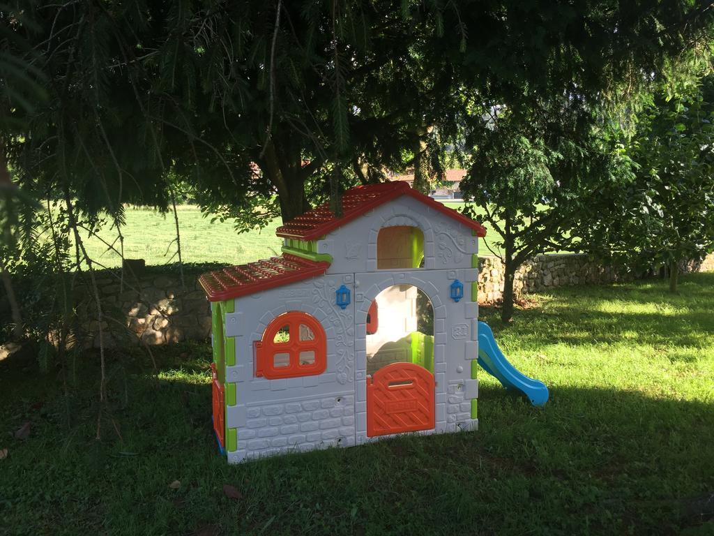 Gasthaus Posada La Roblera Orena Exterior foto